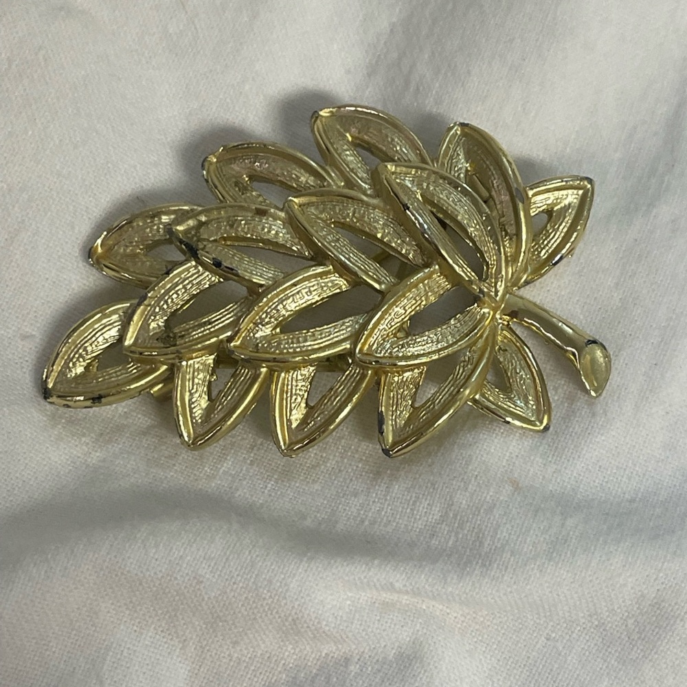 Vintage gold leaf brooch pin multi textured leaves